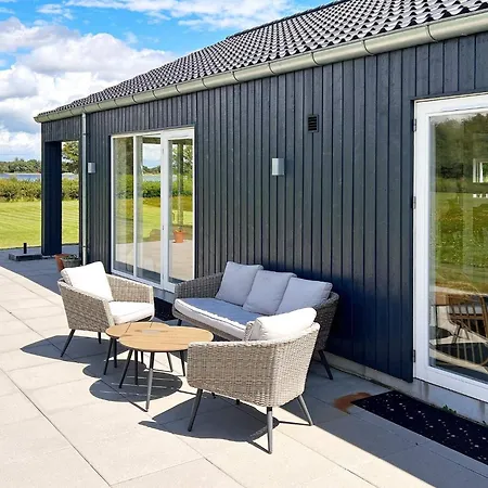 Stylish Lakeview Retreat-by Traum Vakantiehuis